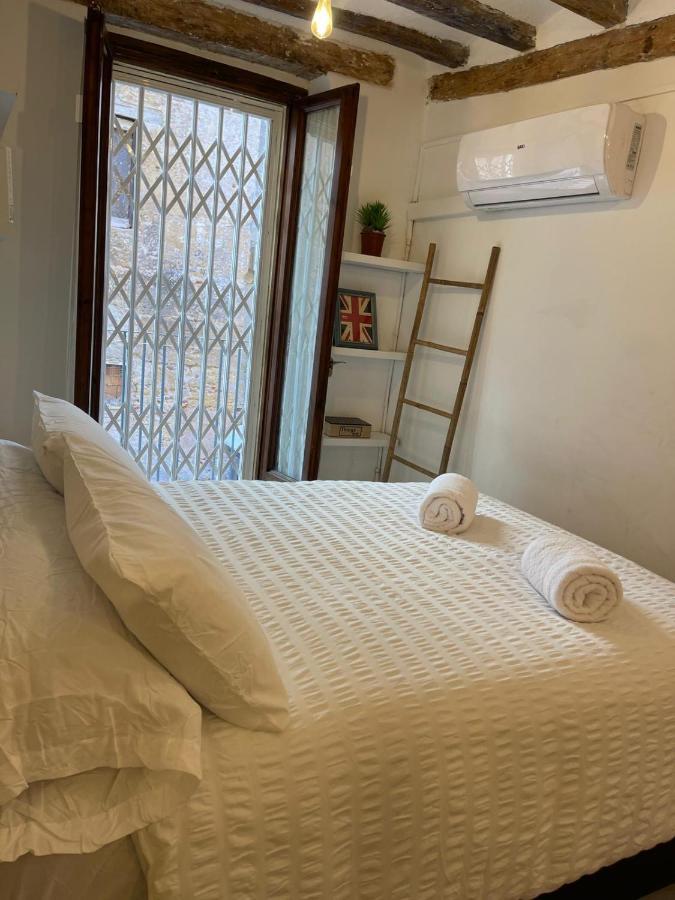 La Curiosa Del Casc Antic Apartman Tarragona Kültér fotó